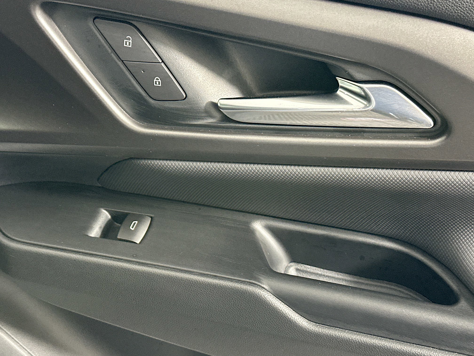 Used 2025 Chevrolet Equinox EV LT FWD image 28