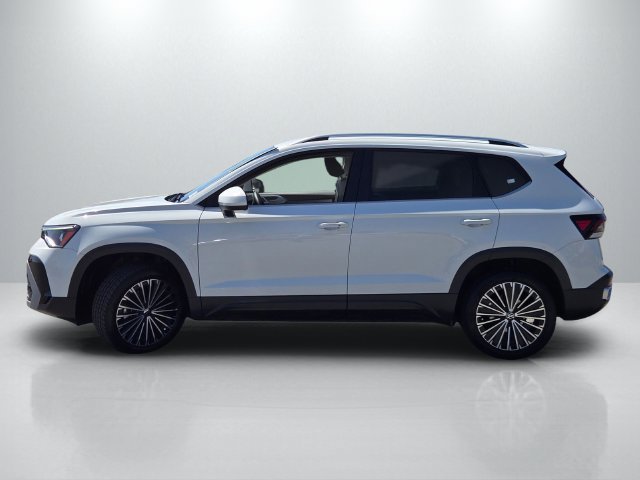 Used 2025 Volkswagen Taos SE FWD image 7