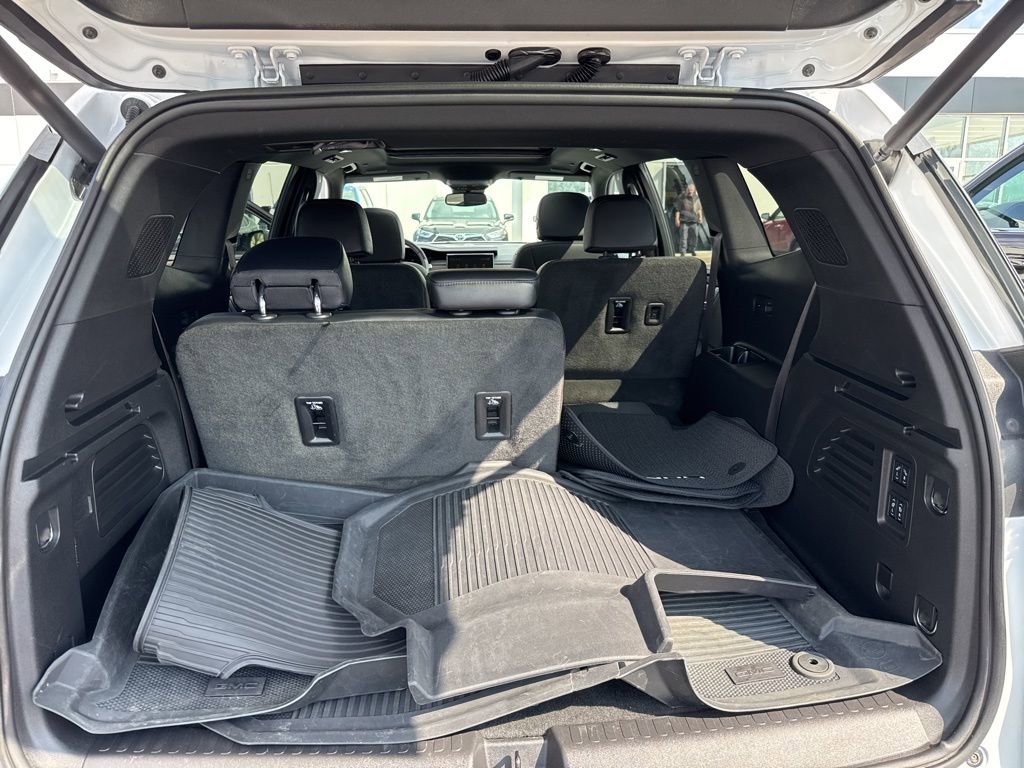 Used 2025 GMC Acadia Denali w/ LPO, Floor Liner Package image 27