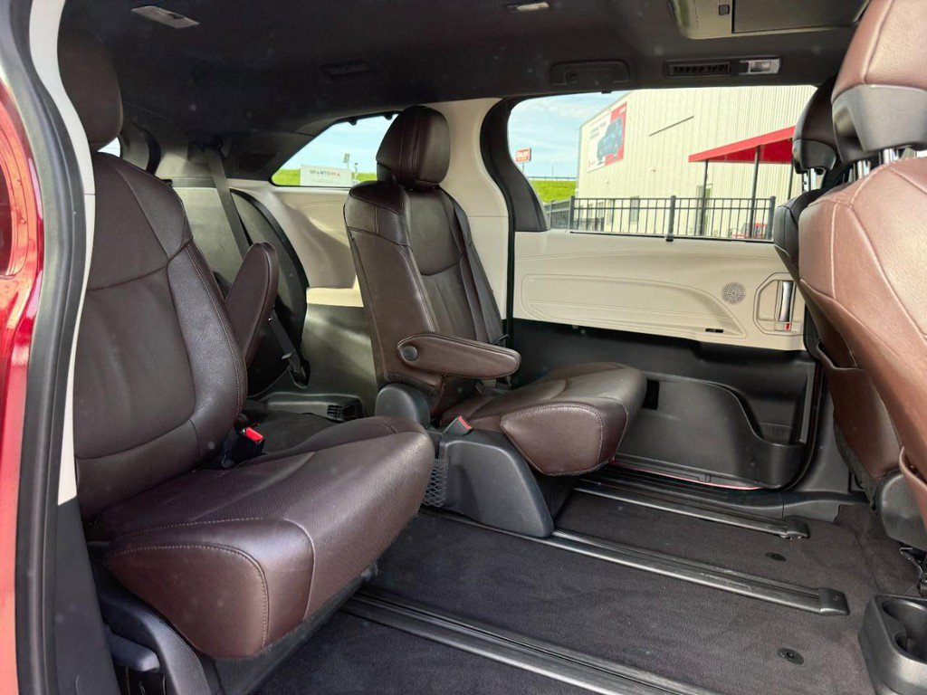 Certified 2023 Toyota Sienna Platinum AWD/4WD image 18