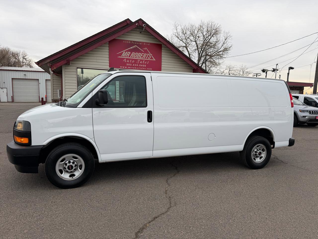 Used 2023 GMC Savana 3500 Extended w/ Driver Convenience Package image 5