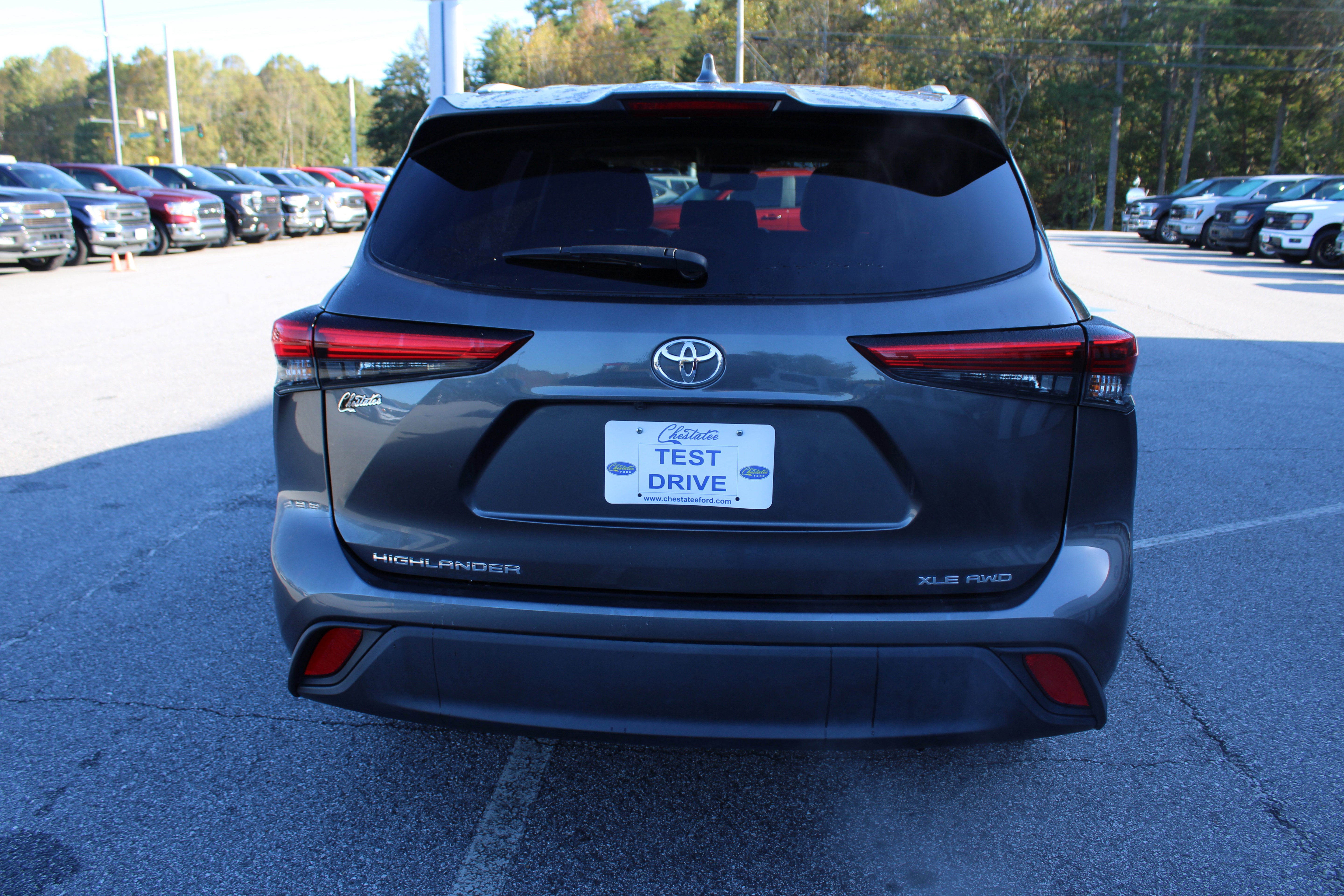Used 2023 Toyota Highlander XLE image 6