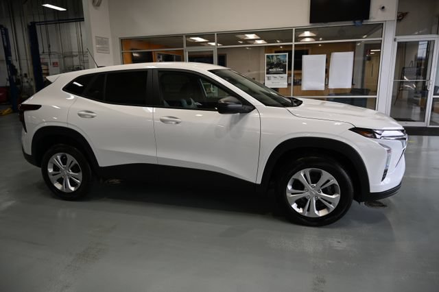 New 2026 Chevrolet Trax LS w/ Driver Confidence Package FWD image 4