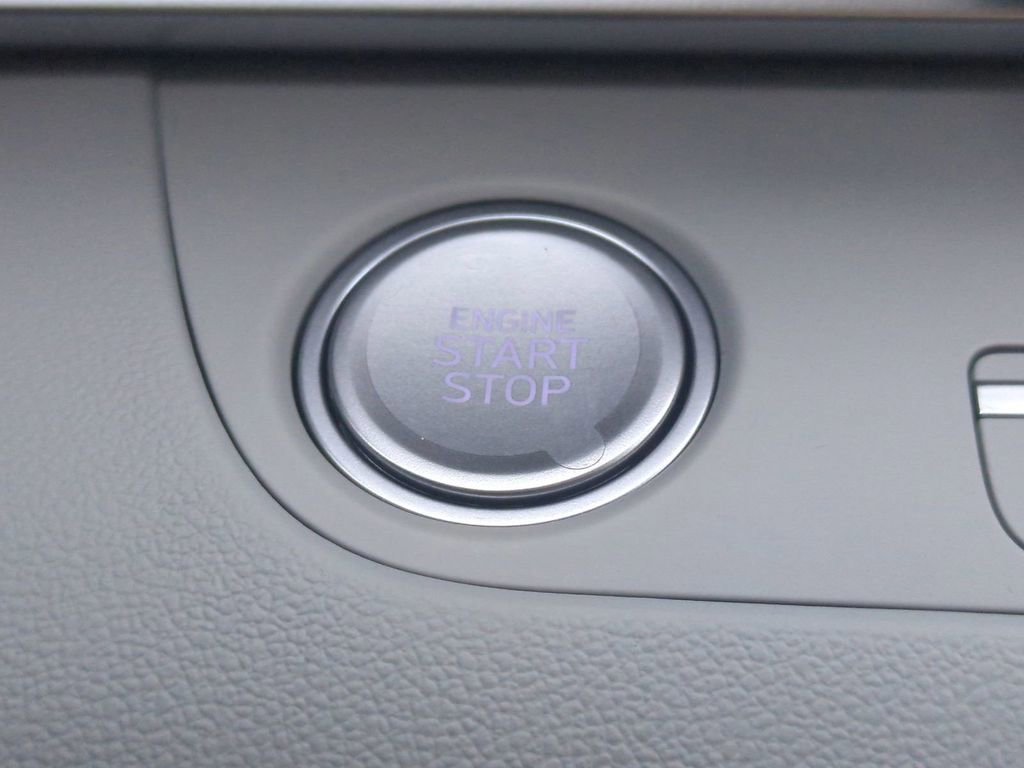 New 2026 Hyundai Elantra Limited image 36