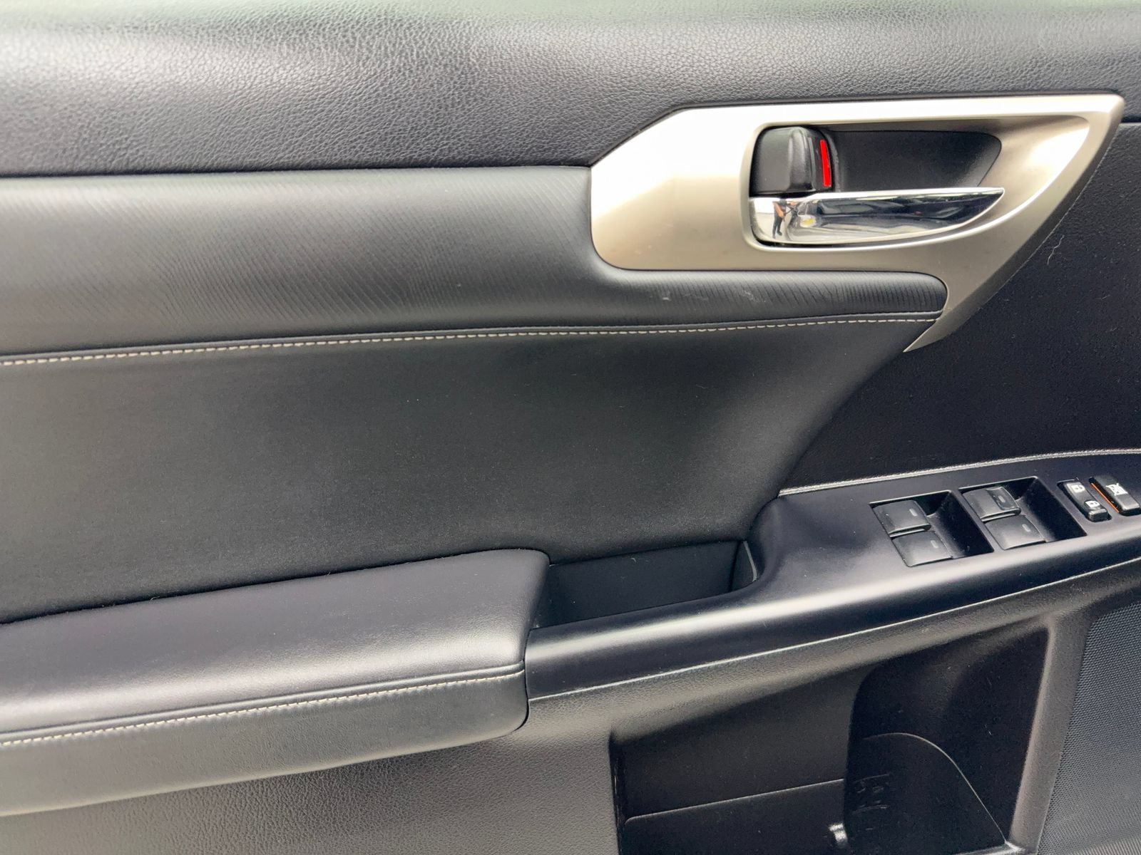 Used 2017 Lexus CT 200h w/ Seat Comfort Package FWD image 34