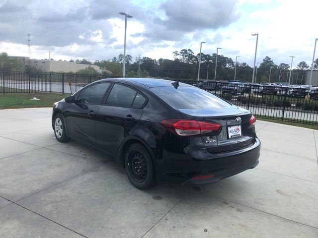 Used 2017 Kia Forte LX image 3
