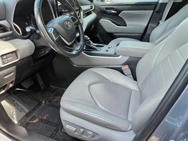 Used 2023 Toyota Highlander XLE AWD/4WD image 15