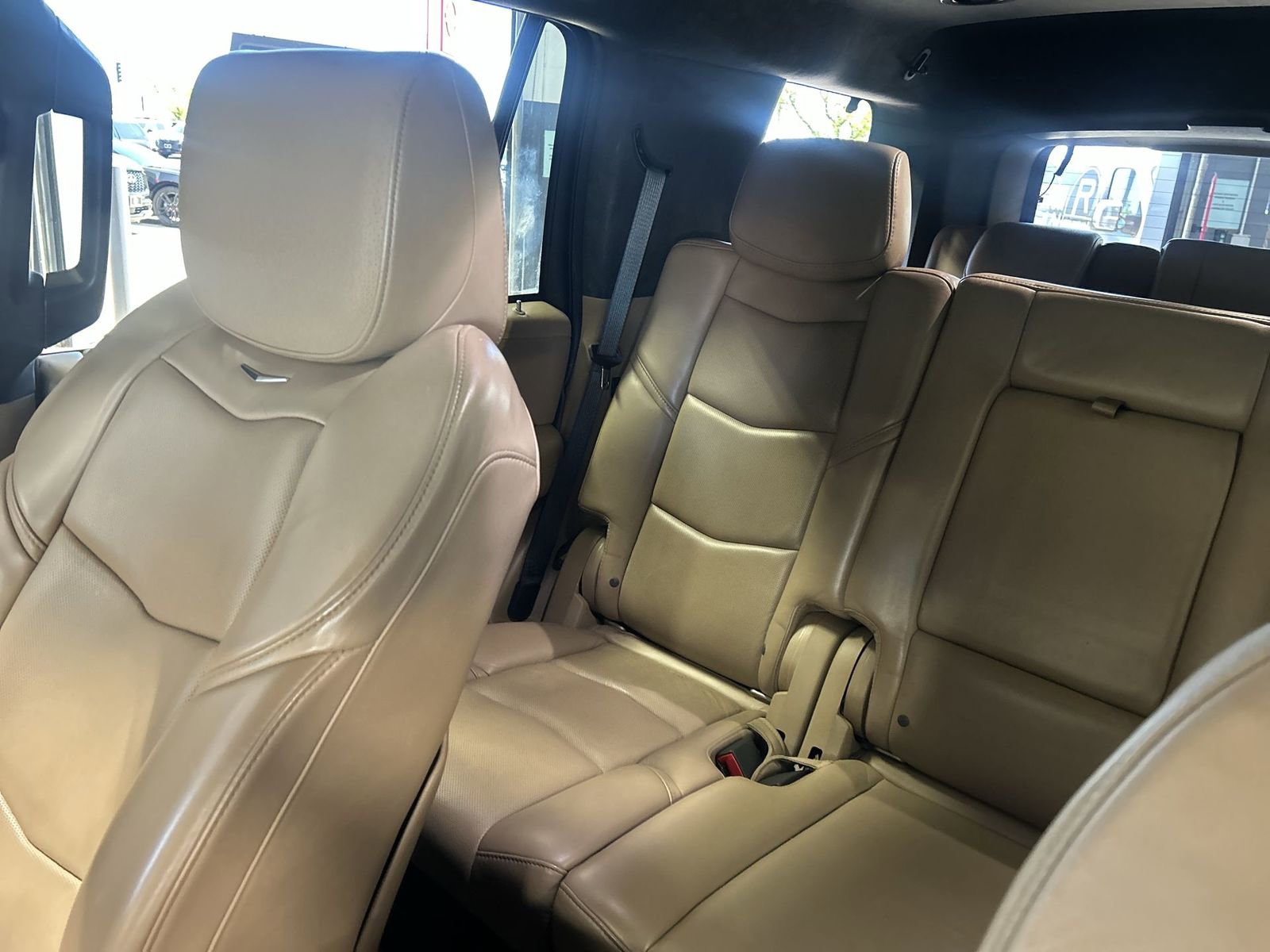 Used 2018 Cadillac Escalade Platinum AWD/4WD image 4