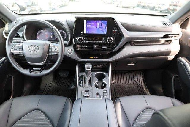 Used 2025 Toyota Highlander XSE AWD/4WD image 27