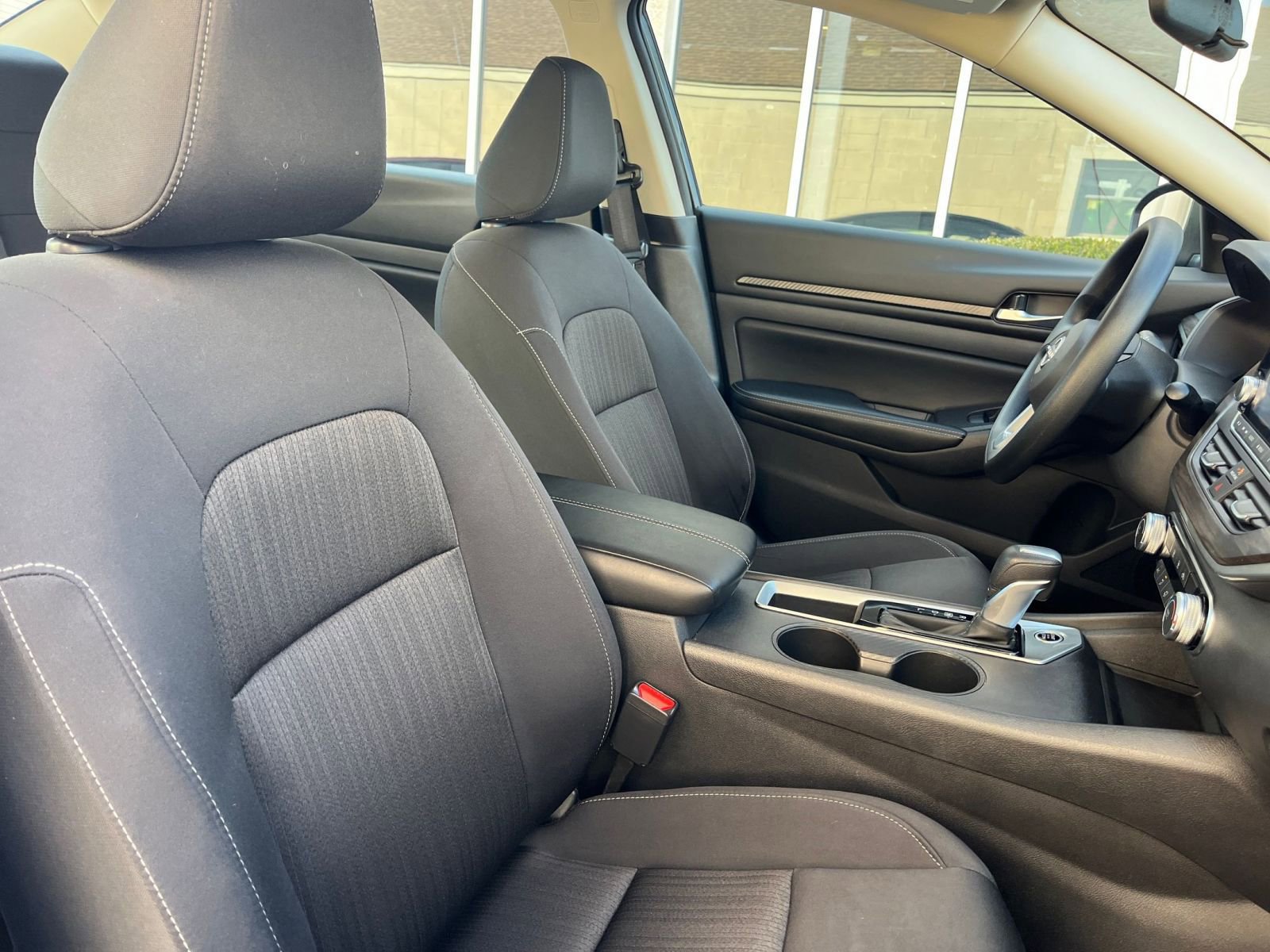 Used 2025 Nissan Altima 2.5 SV image 35