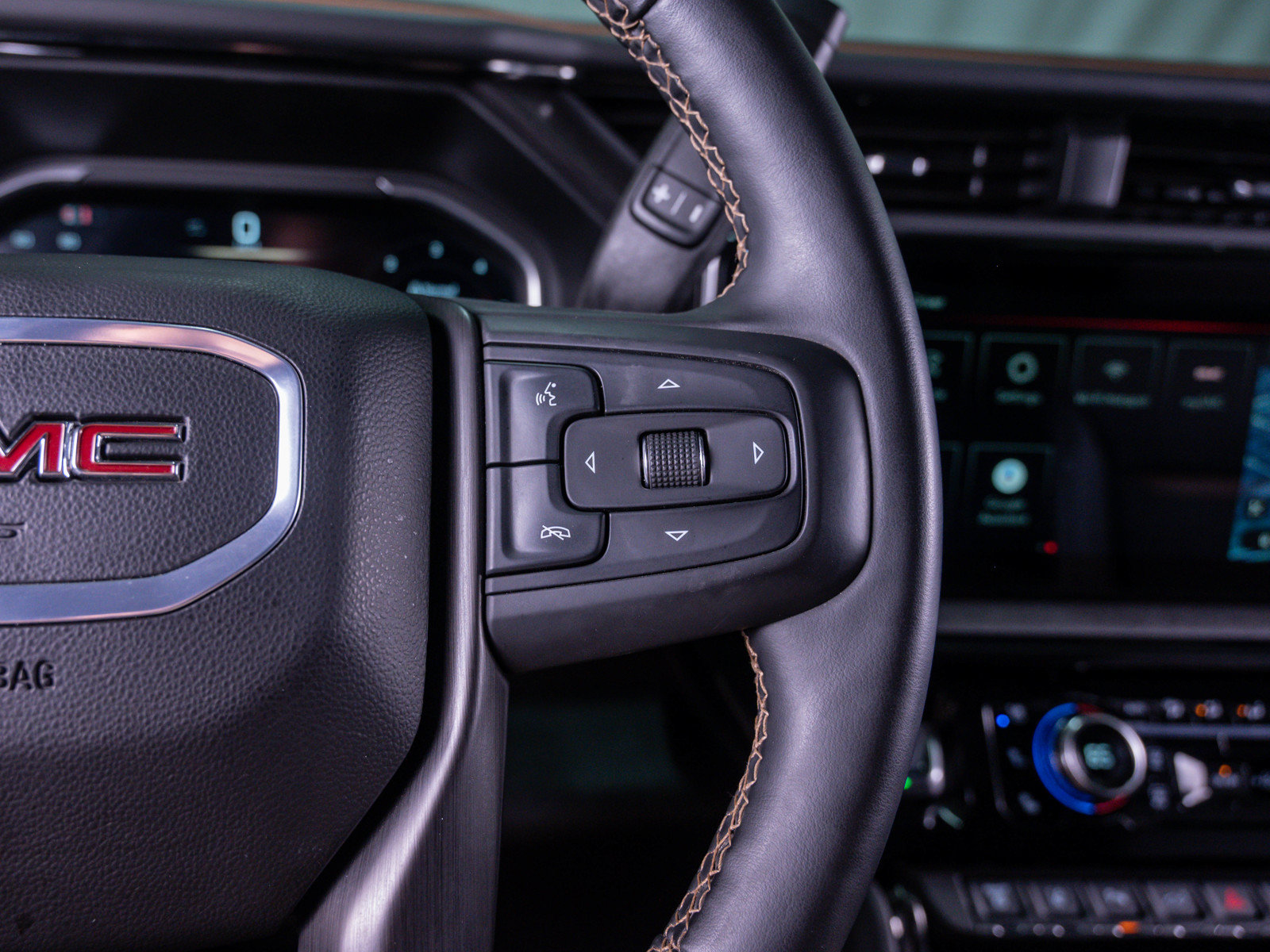 Used 2026 GMC Sierra 2500 AT4 w/ Technology Package AWD/4WD image 22