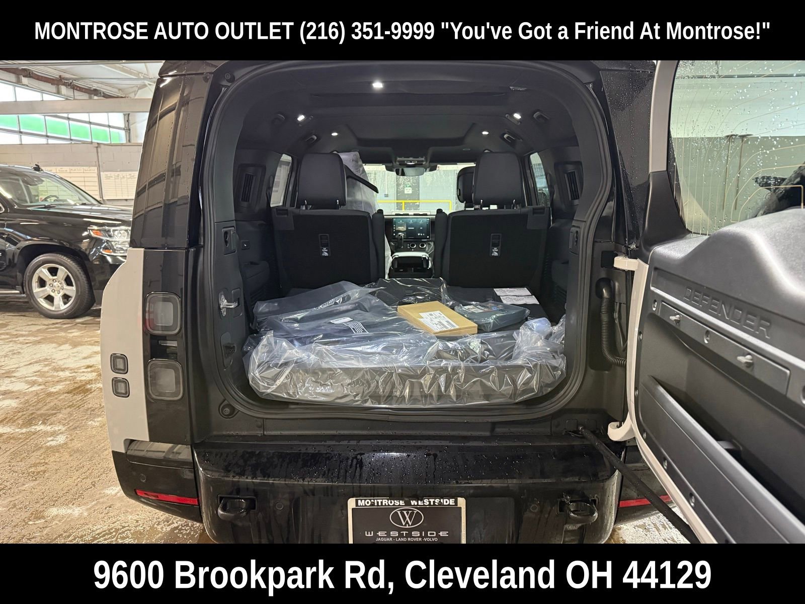 New 2026 Land Rover Defender 130 X-Dynamic SE image 43