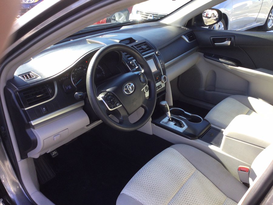 Used 2014 Toyota Camry LE image 10