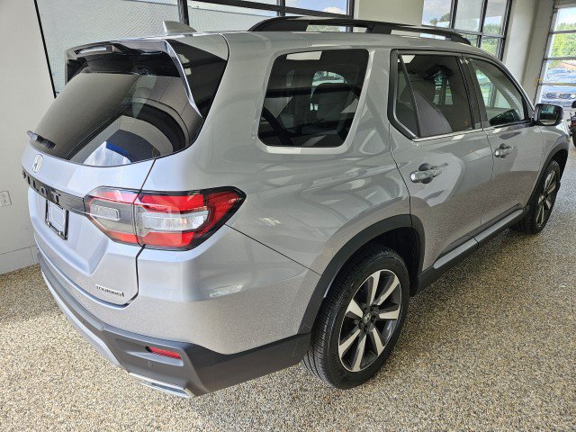 Used 2023 Honda Pilot Touring image 2