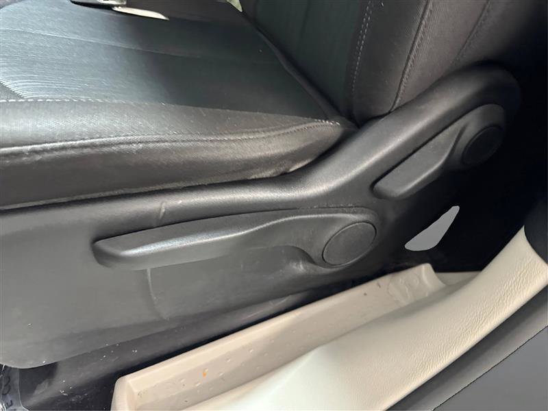 Used 2021 Chrysler Voyager L FWD image 19