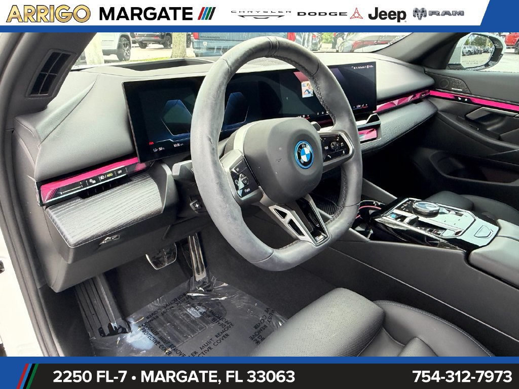 Used 2025 BMW i5 xDrive40 w/ M Sport Package AWD/4WD image 10
