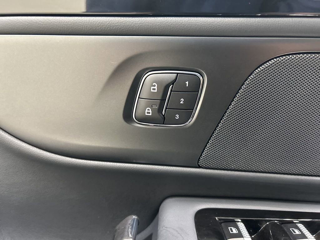 Certified 2025 Lincoln Nautilus Reserve w/ Jet Appearance Package image 15