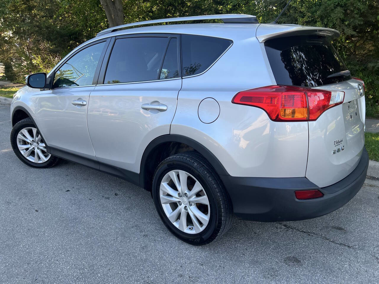 Used 2015 Toyota RAV4 Limited w/ Technology Package image 4