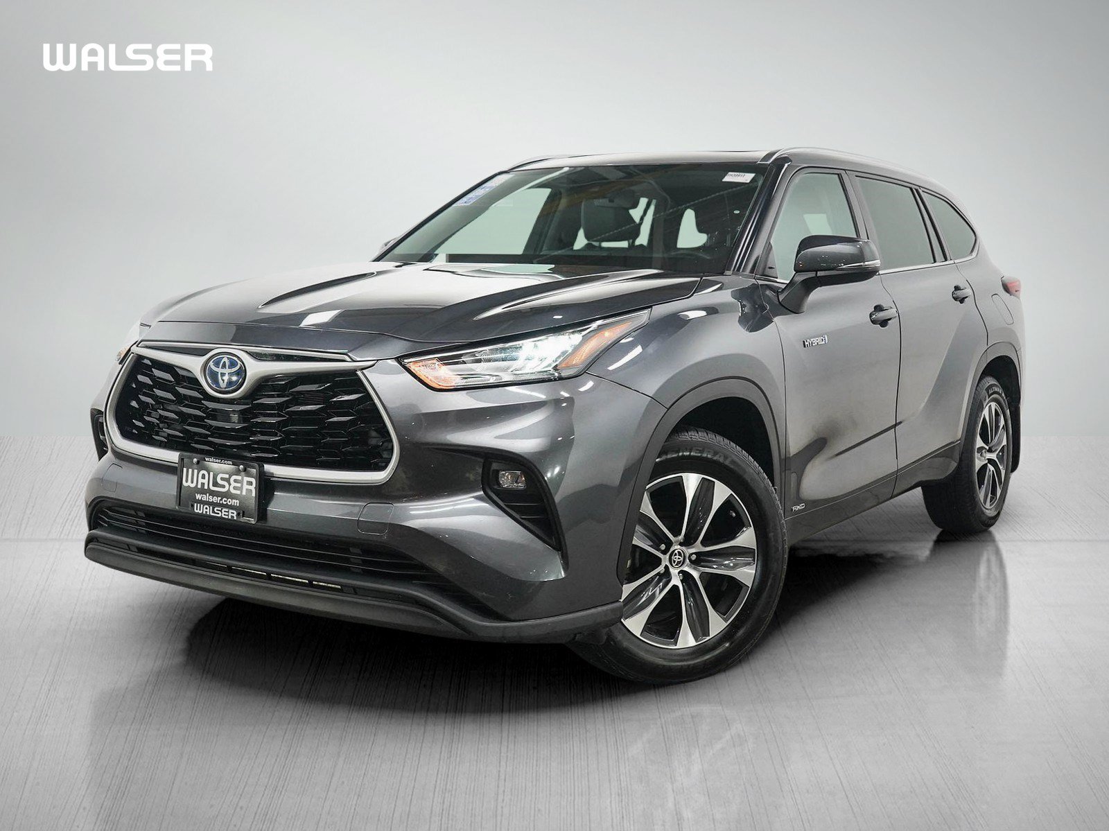 Used 2020 Toyota Highlander XLE AWD/4WD image 1
