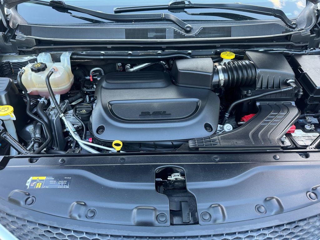 Used 2020 Chrysler Pacifica Limited image 16