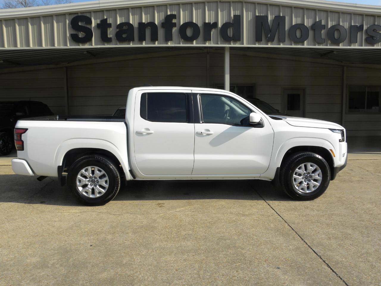 Used 2024 Nissan Frontier SV w/ SV Convenience Package image 3