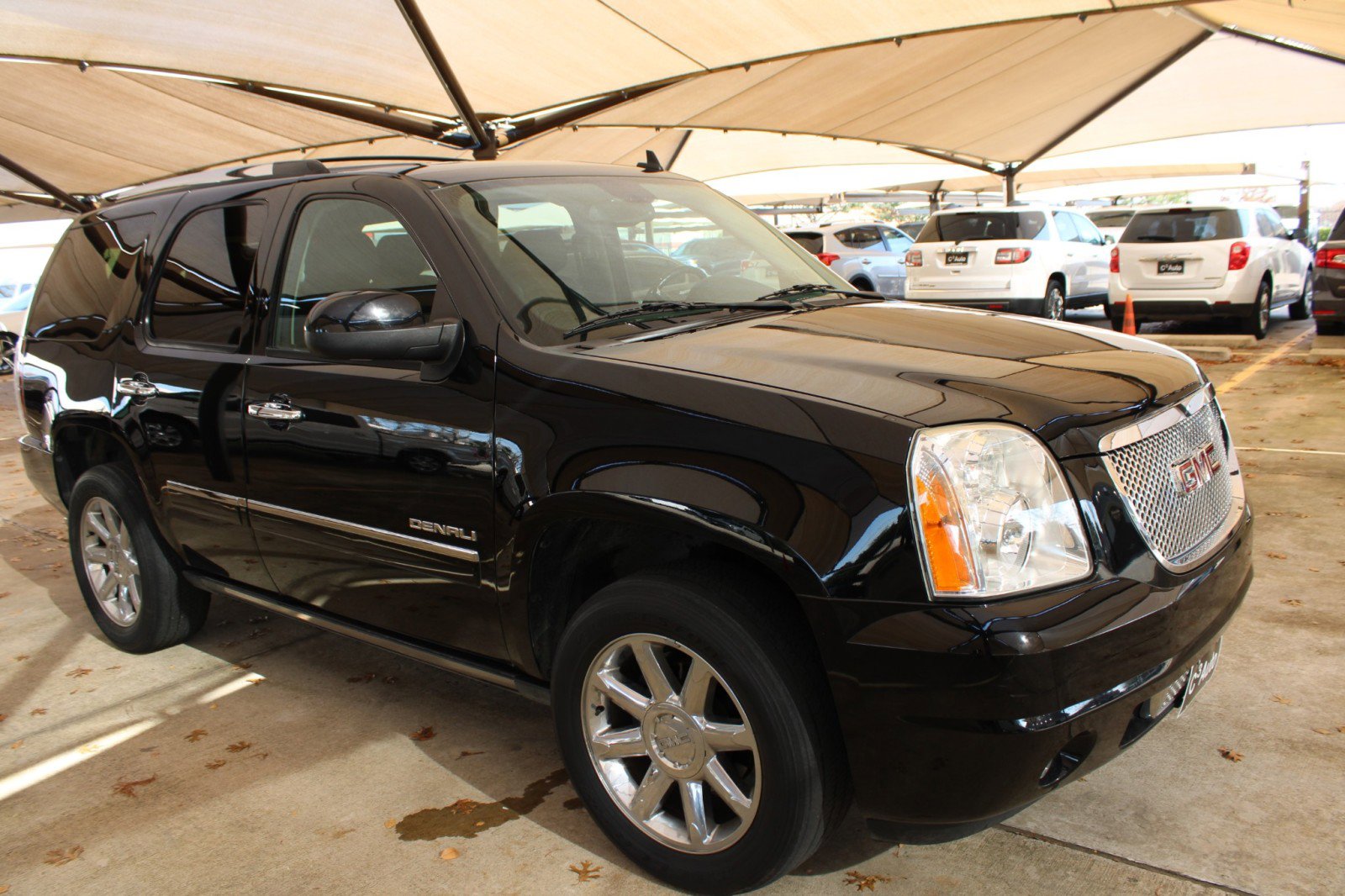 Used 2013 GMC Yukon Denali image 1