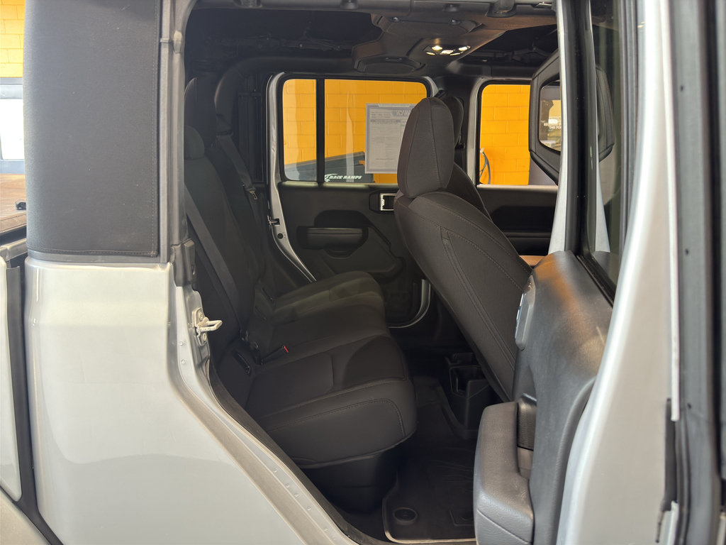 Used 2023 Jeep Gladiator Sport AWD/4WD image 18