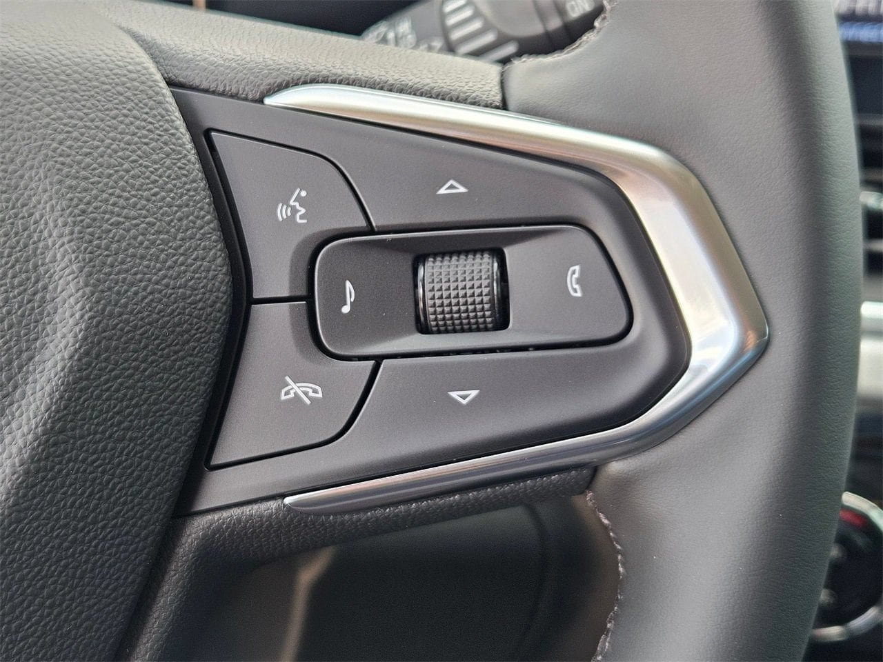 New 2026 Chevrolet Trax LT w/ Driver Confidence Package FWD image 14