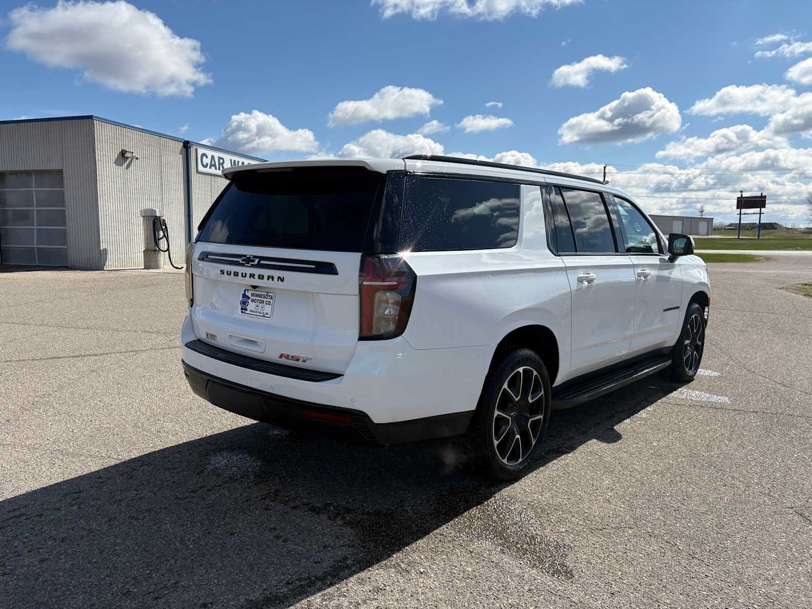 Used 2024 Chevrolet Suburban RST w/ Luxury Package AWD/4WD image 4