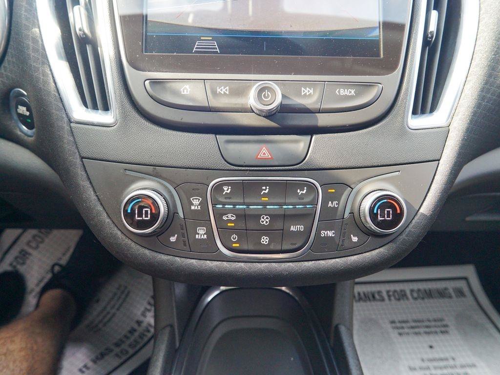 Used 2019 Chevrolet Malibu LT FWD image 23
