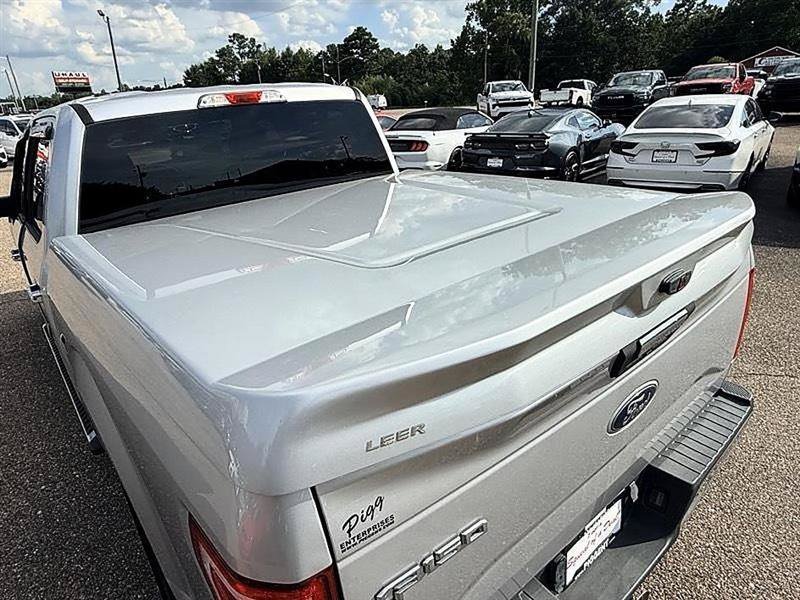 Used 2015 Ford F150 XLT w/ Equipment Group 301A Mid RWD image 16