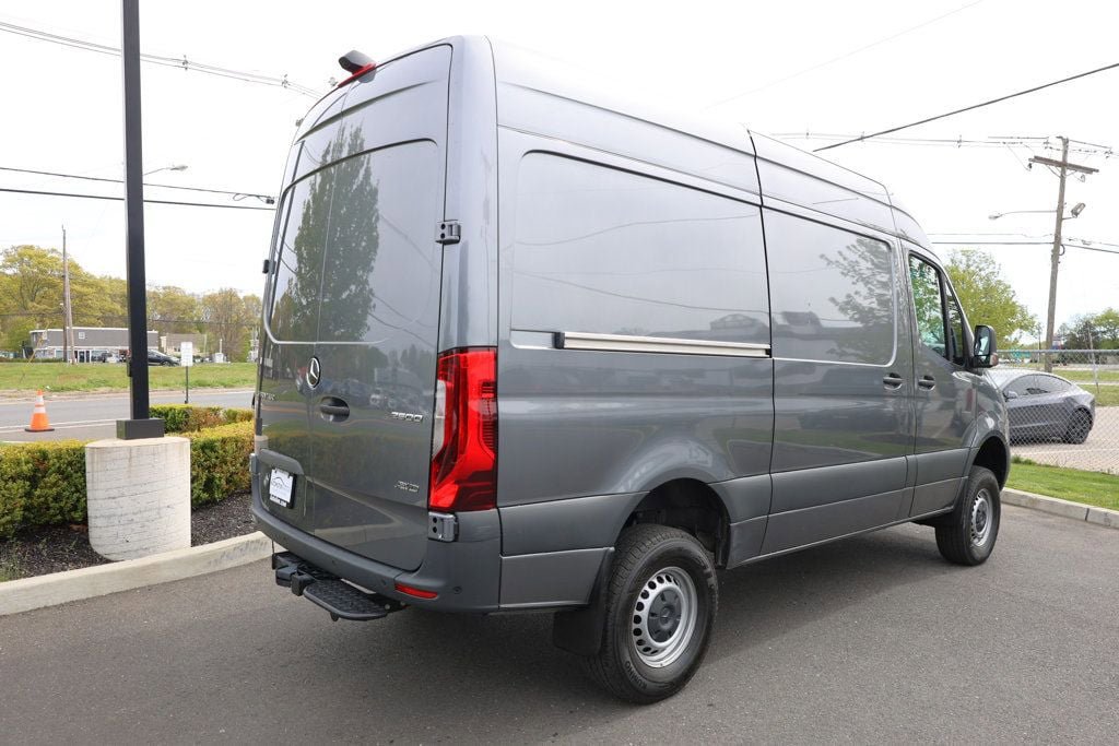 Used 2023 Mercedes-Benz Sprinter 2500 image 5