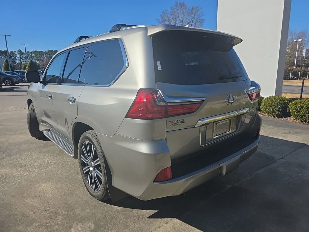 Used 2020 Lexus LX 570 4WD w/ 3rd Row & Luxury Pkg image 4