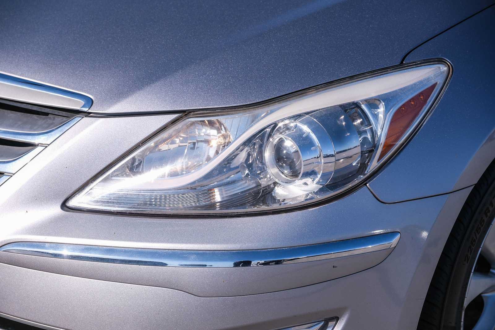 Used 2013 Hyundai Genesis 3.8 RWD image 12
