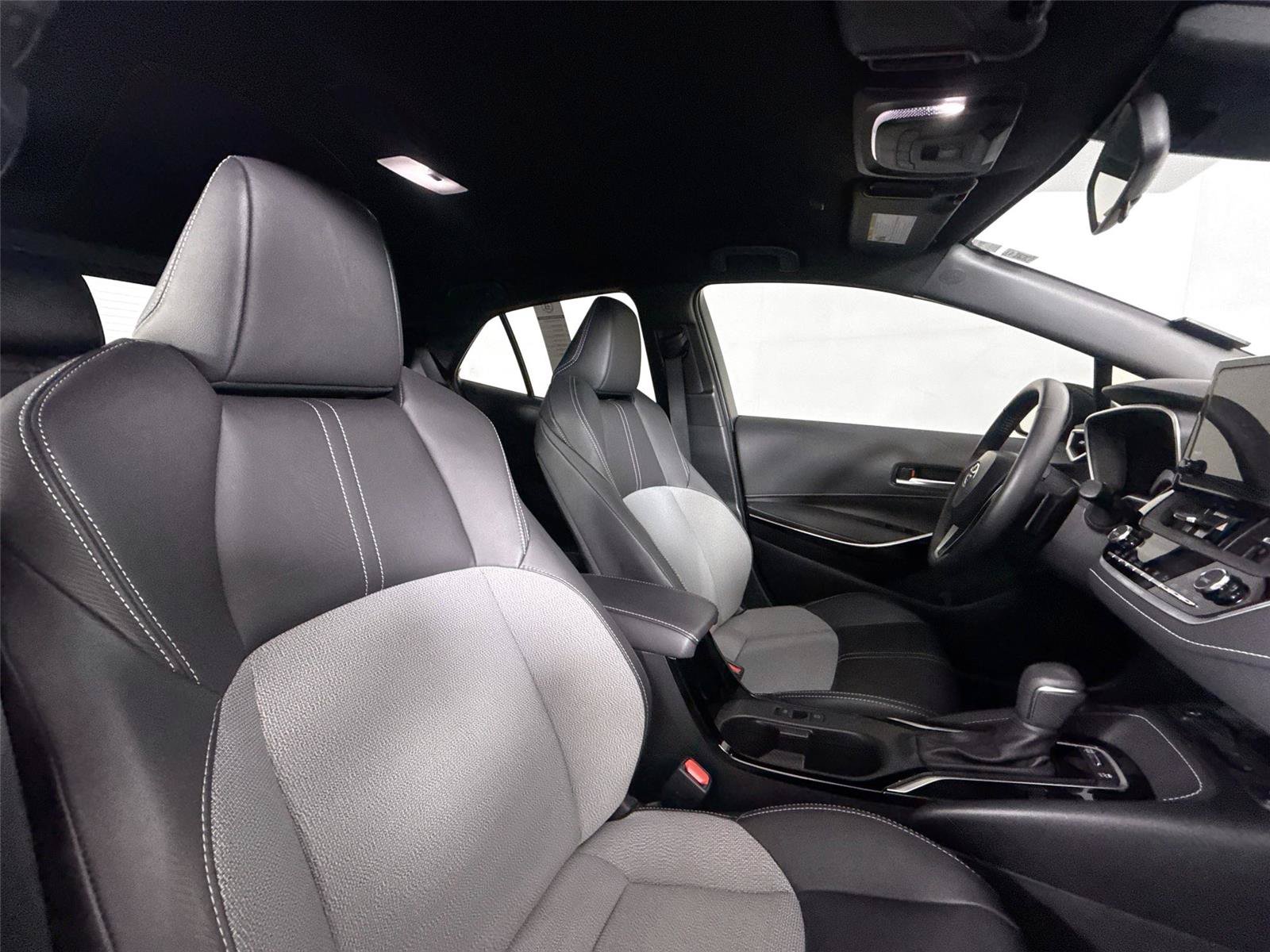 Certified 2025 Toyota Corolla XSE FWD image 40