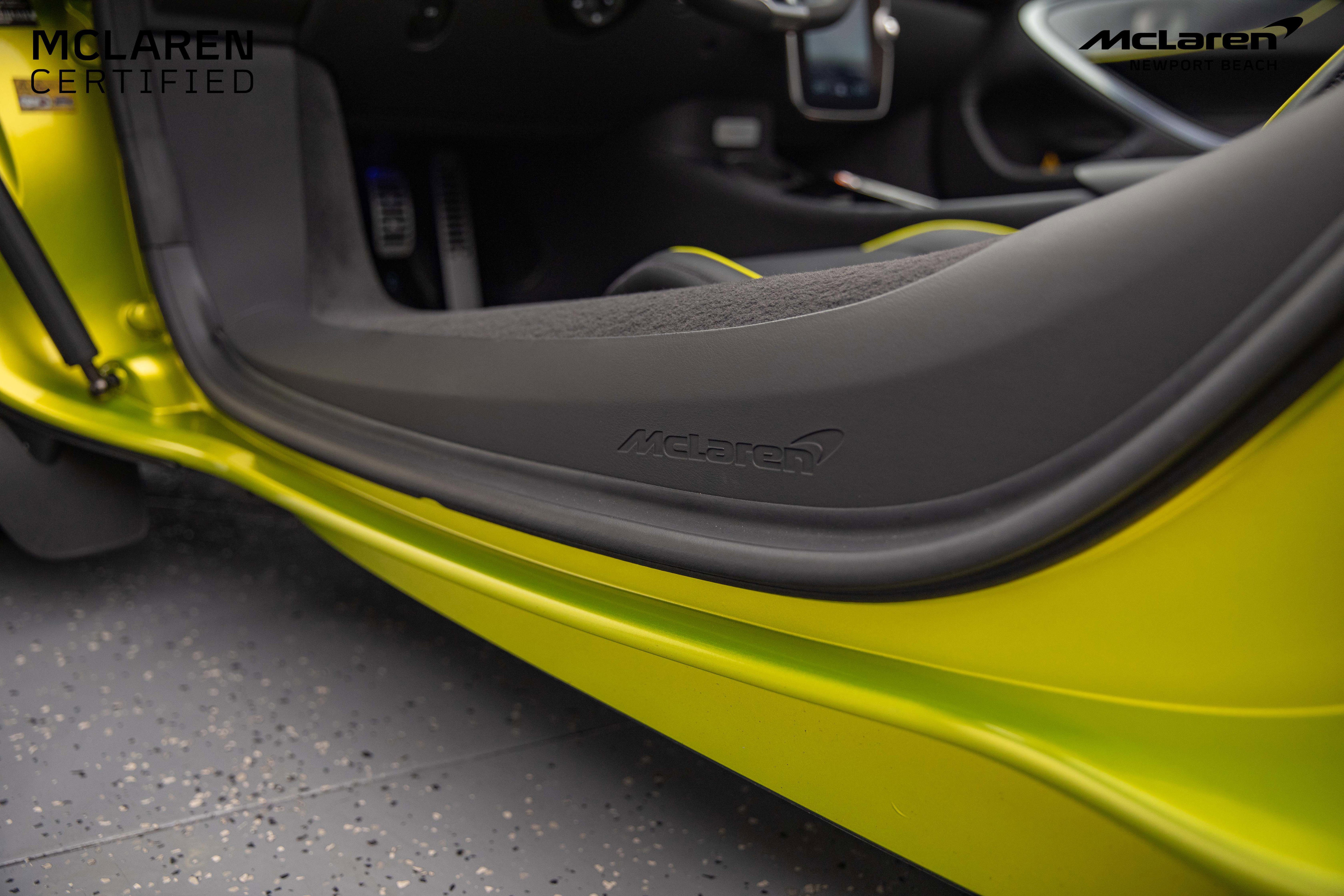 Used 2025 McLaren Artura Spider image 24