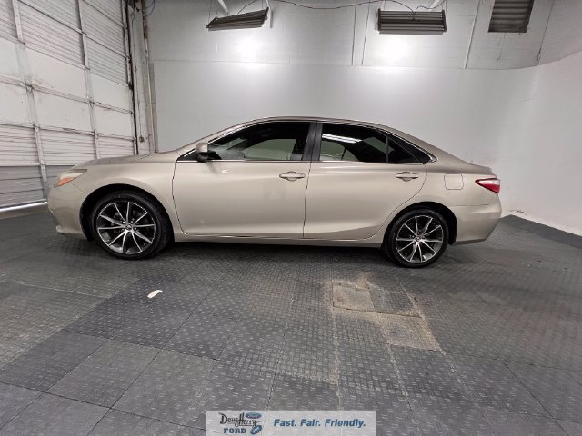 Used 2016 Toyota Camry XSE FWD image 4