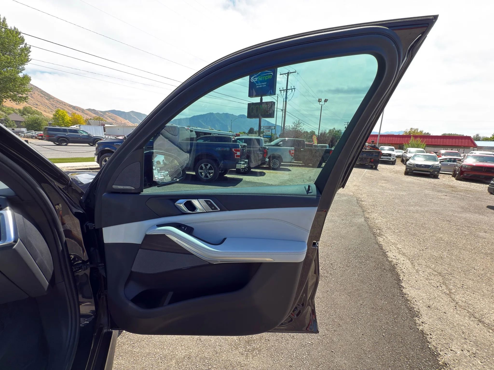 Used 2024 BMW X5 xDrive40i w/ M Sport Package image 7