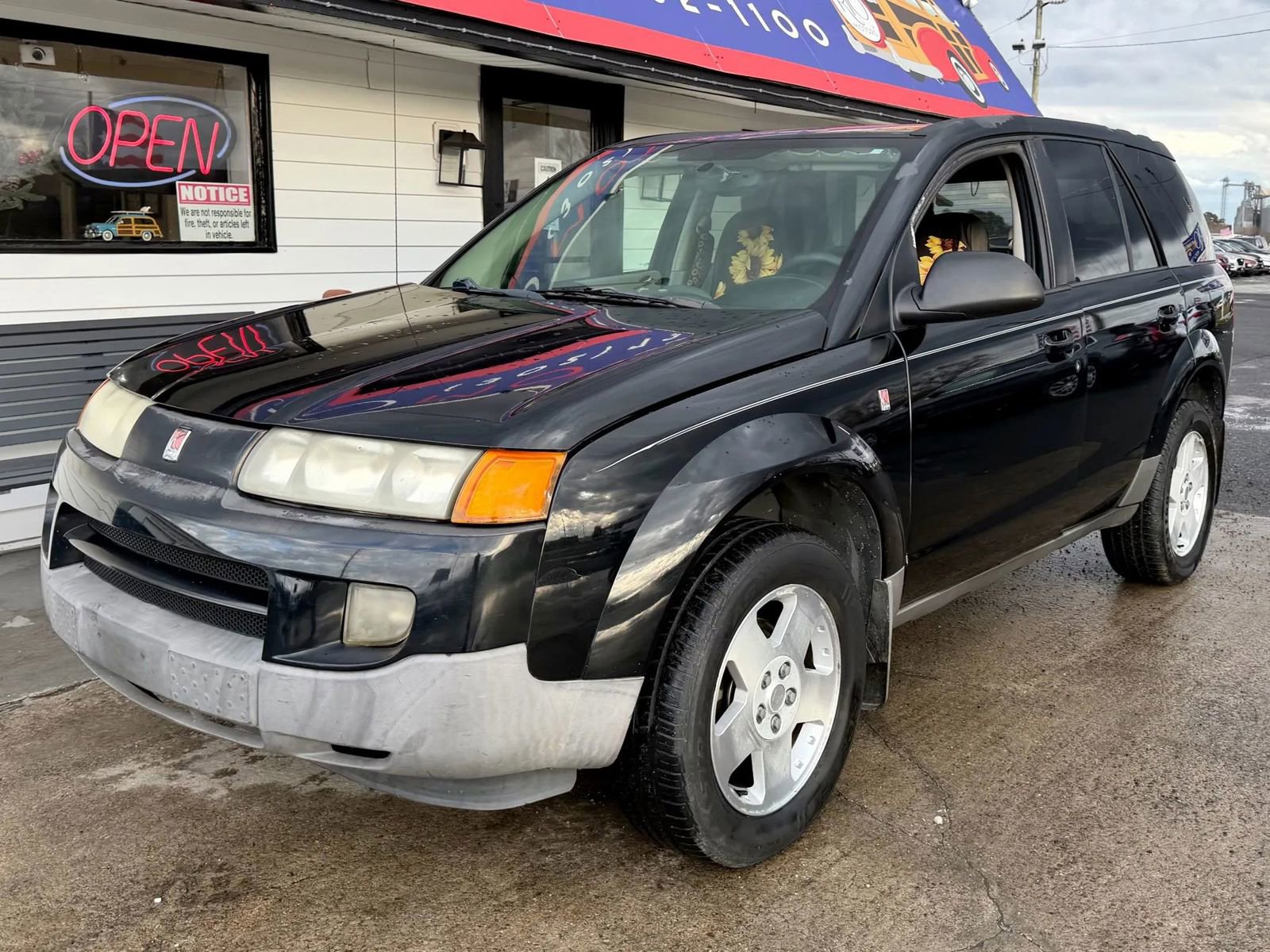 Used 2004 Saturn Vue AWD V6 w/ Leather Appointments Pkg image 2