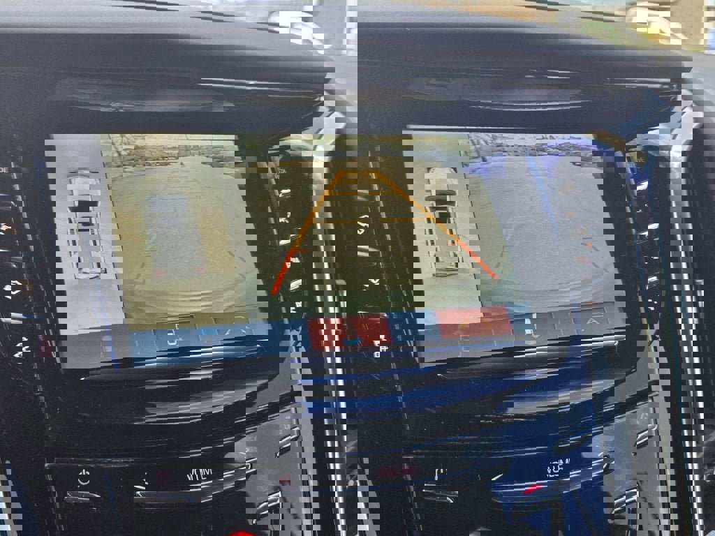 Used 2017 Cadillac Escalade Platinum image 9