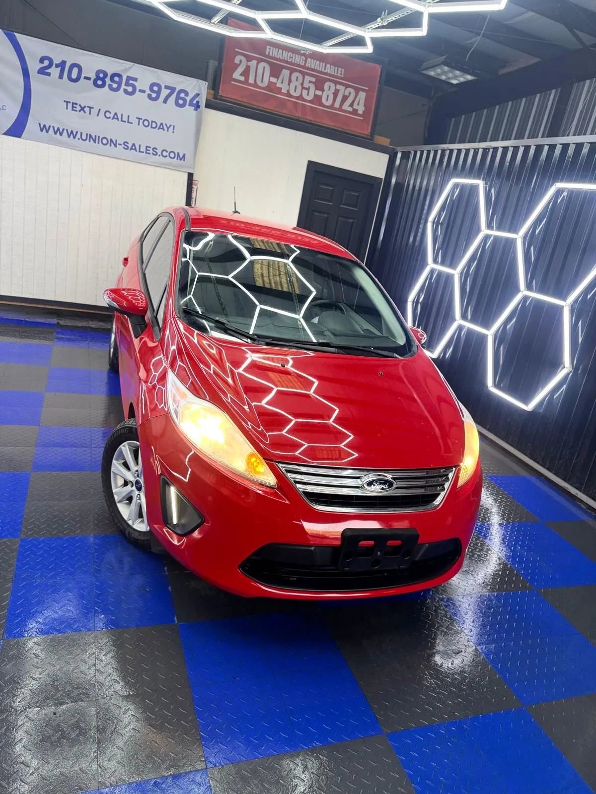 Used 2013 Ford Fiesta SE image 9