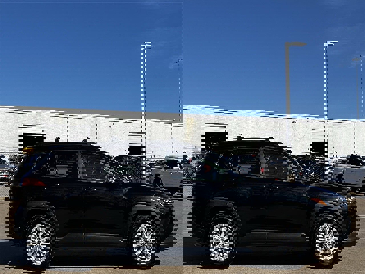 Used 2023 Toyota Corolla Cross LE image 3