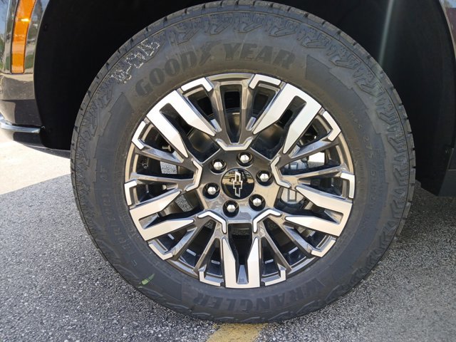 New 2026 Chevrolet Suburban Z71 image 30