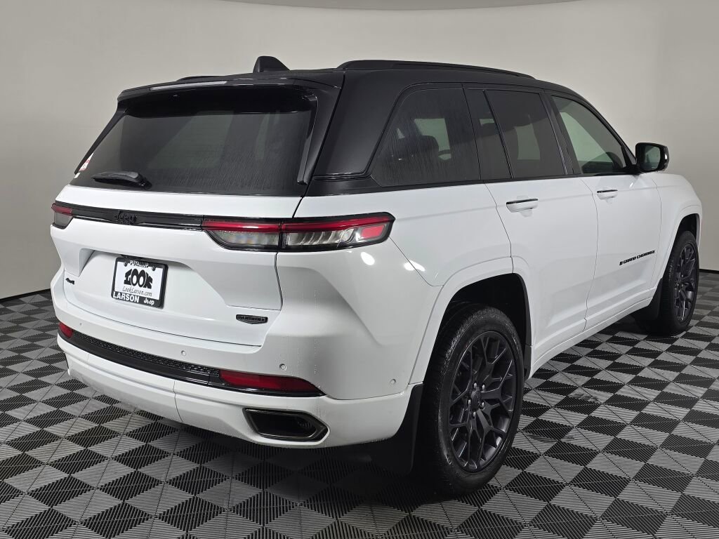 New 2025 Jeep Grand Cherokee Summit w/ Obsidian Package image 4