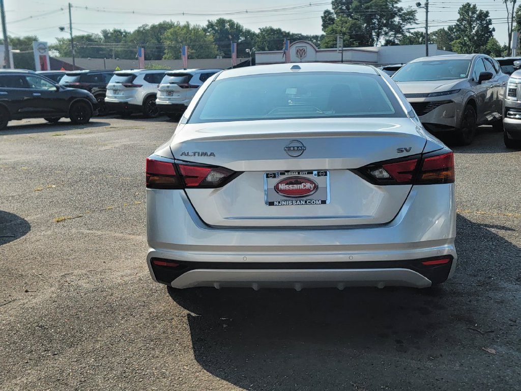 Used 2024 Nissan Altima 2.5 SV FWD image 8