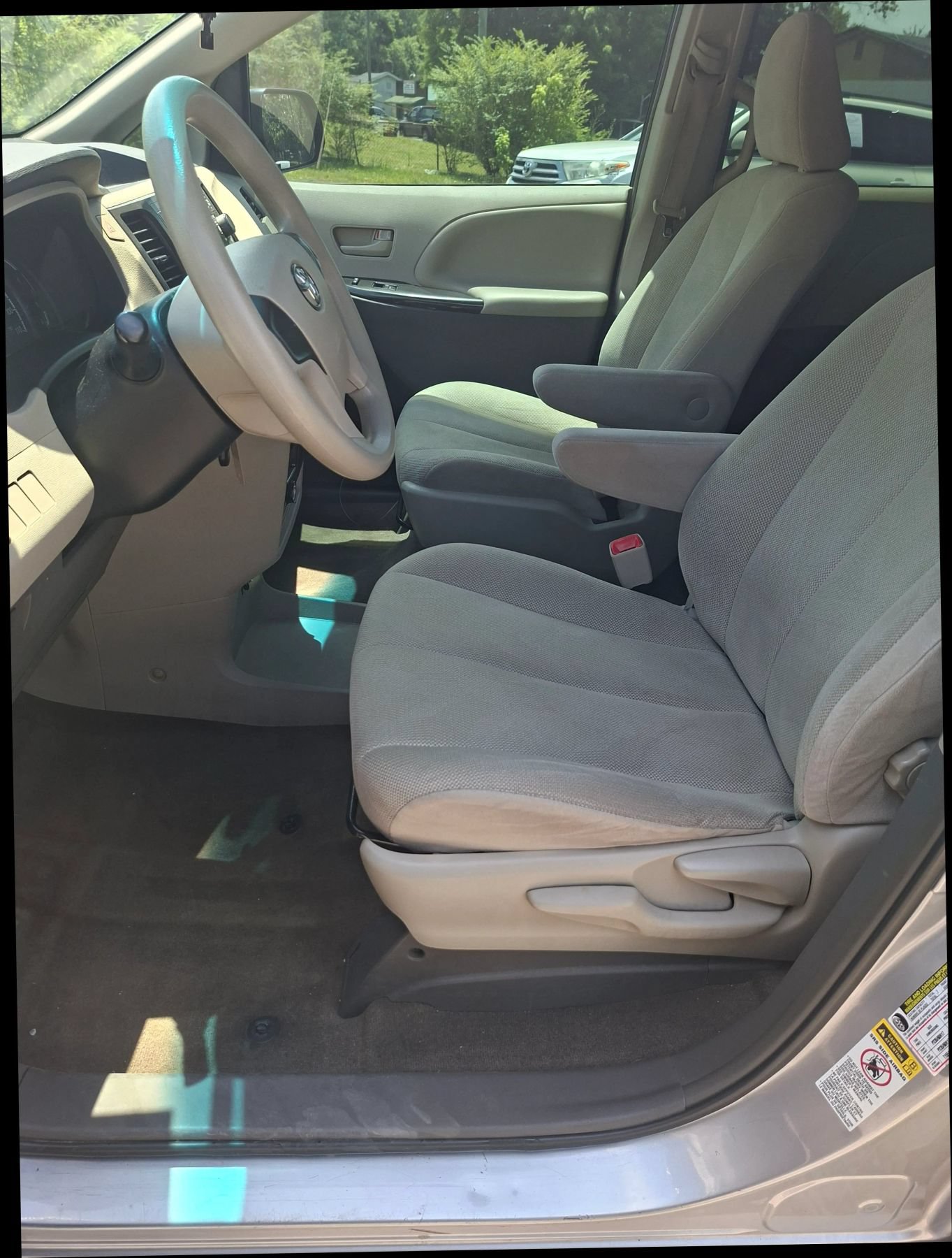 Used 2013 Toyota Sienna L FWD image 7
