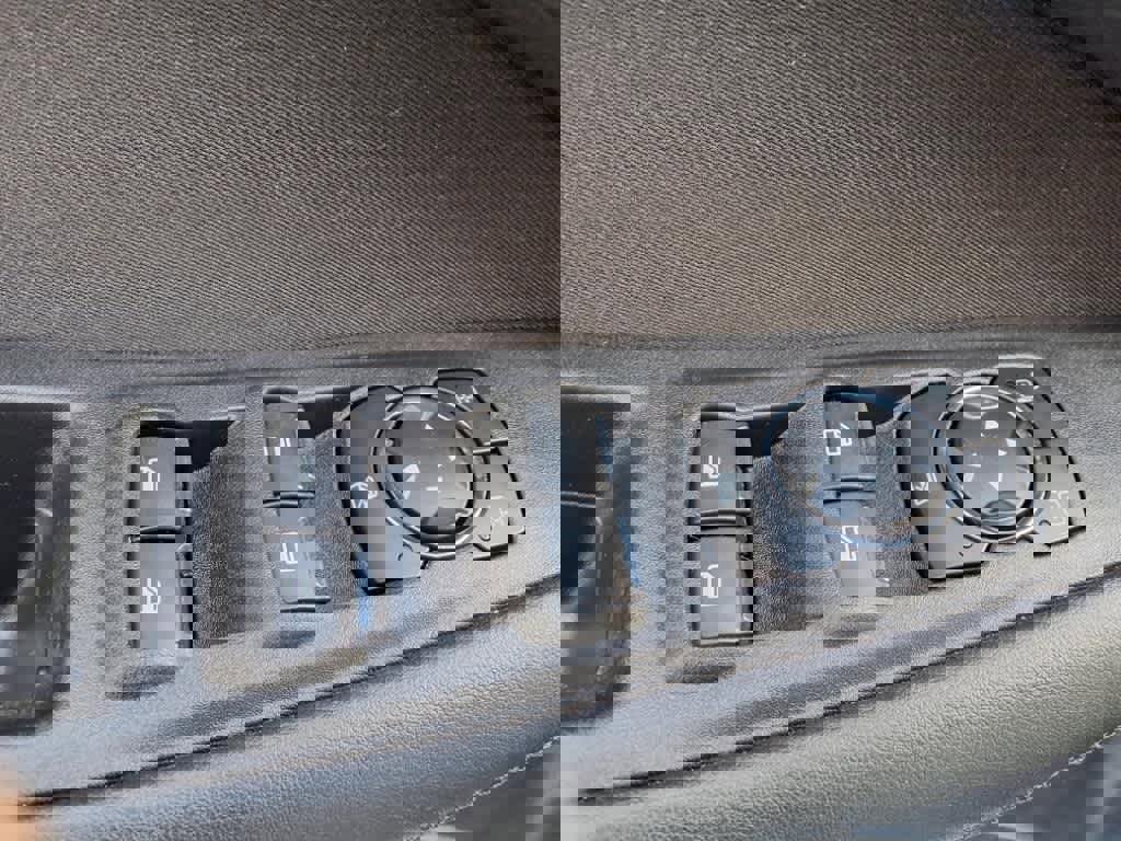 Used 2019 Ford Edge SE image 11