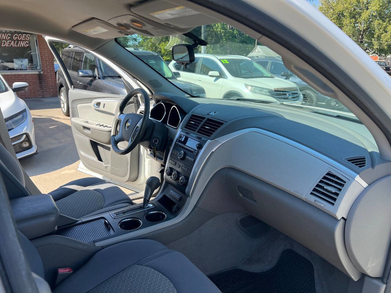 Used 2011 Chevrolet Traverse LT image 16