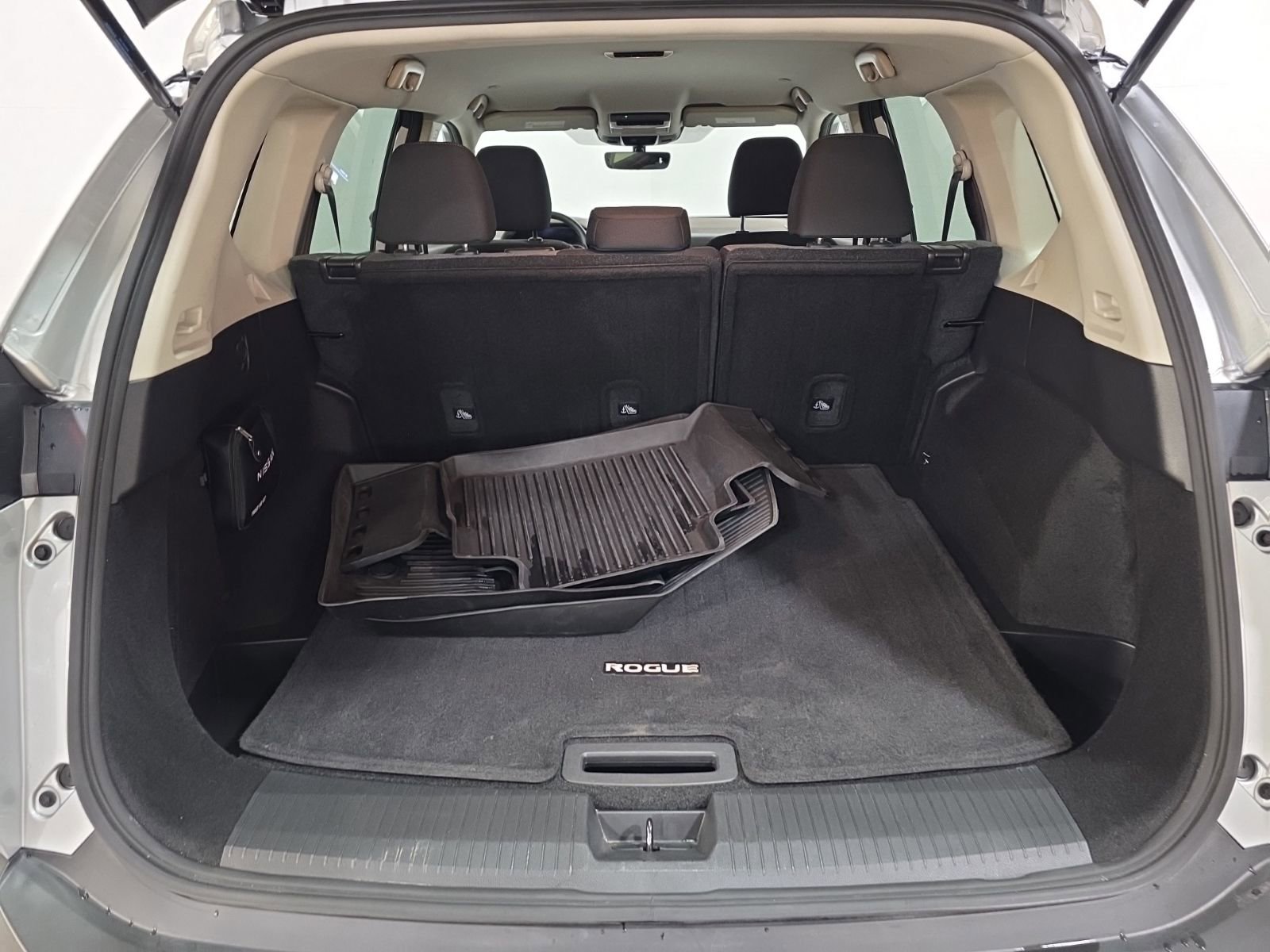 Used 2022 Nissan Rogue SV image 11