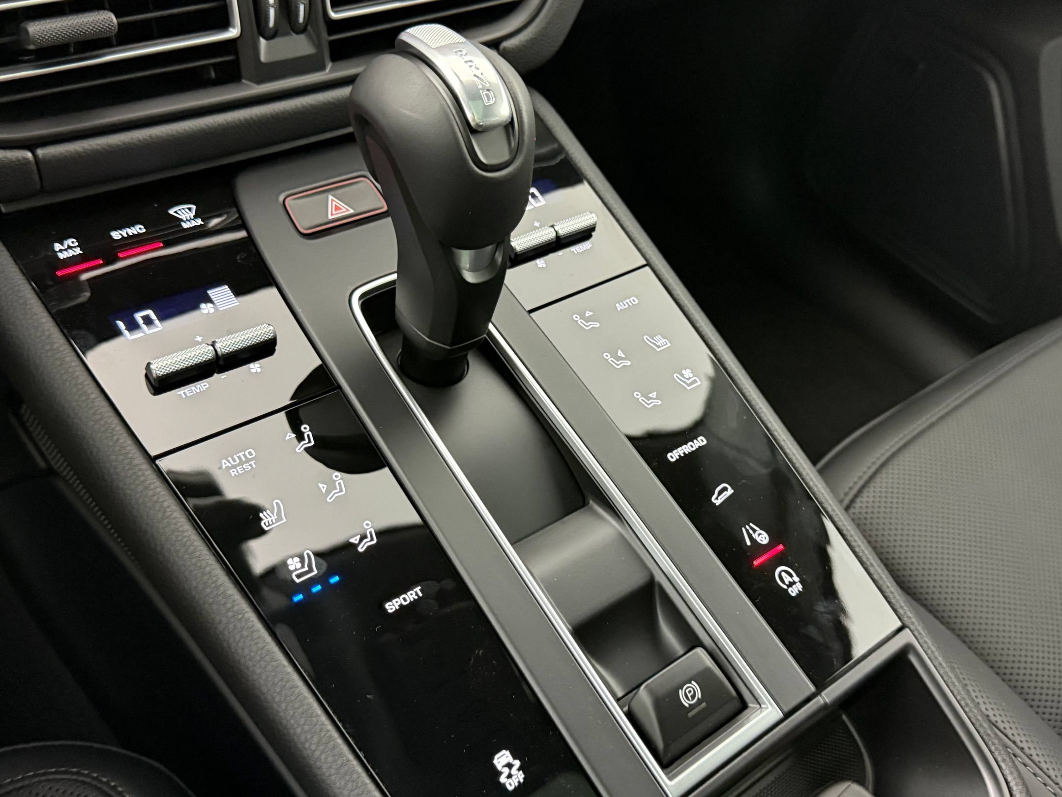 Certified 2026 Porsche Macan AWD/4WD image 18
